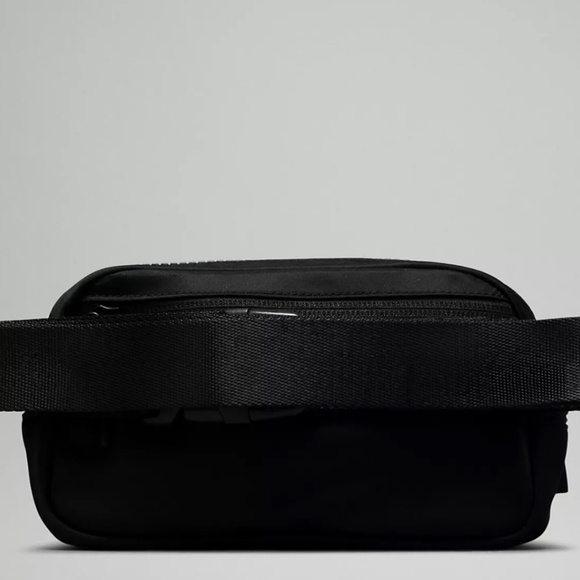 Lululemon Everywhere Belt Bag - Picture 2 of 6